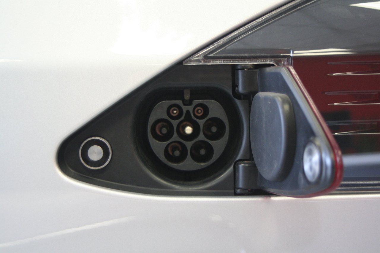 Tesla-type-2-model-s-charge-port-inlet-1001.jpg