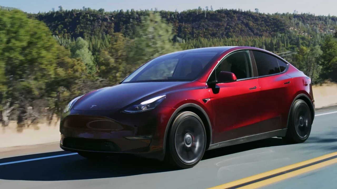 tesla-model-y-midnight-cherry-red.thumb.jpg.6b53b3a5162e348756505e26179098a0.jpg